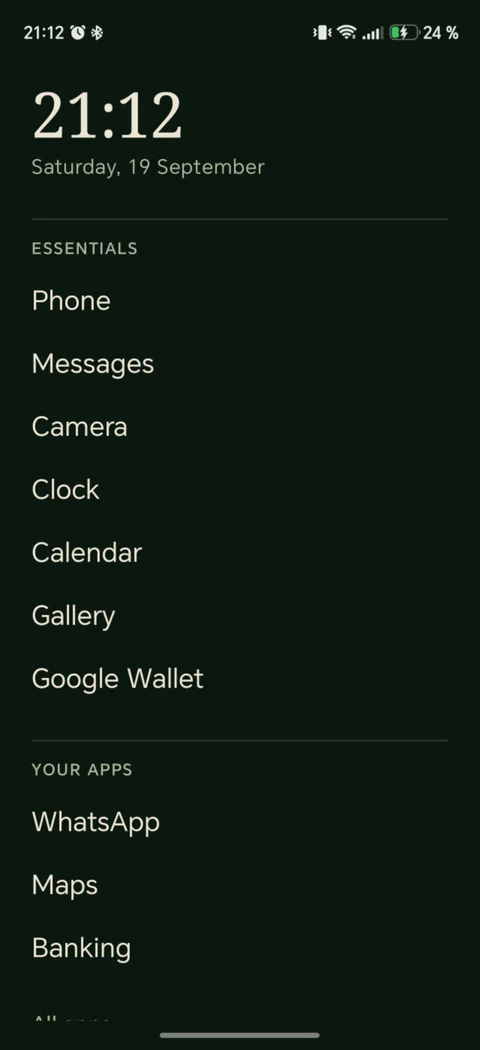 Clear Home in Forest, with Essentials and three chosen apps: WhatsApp, Maps and Banking